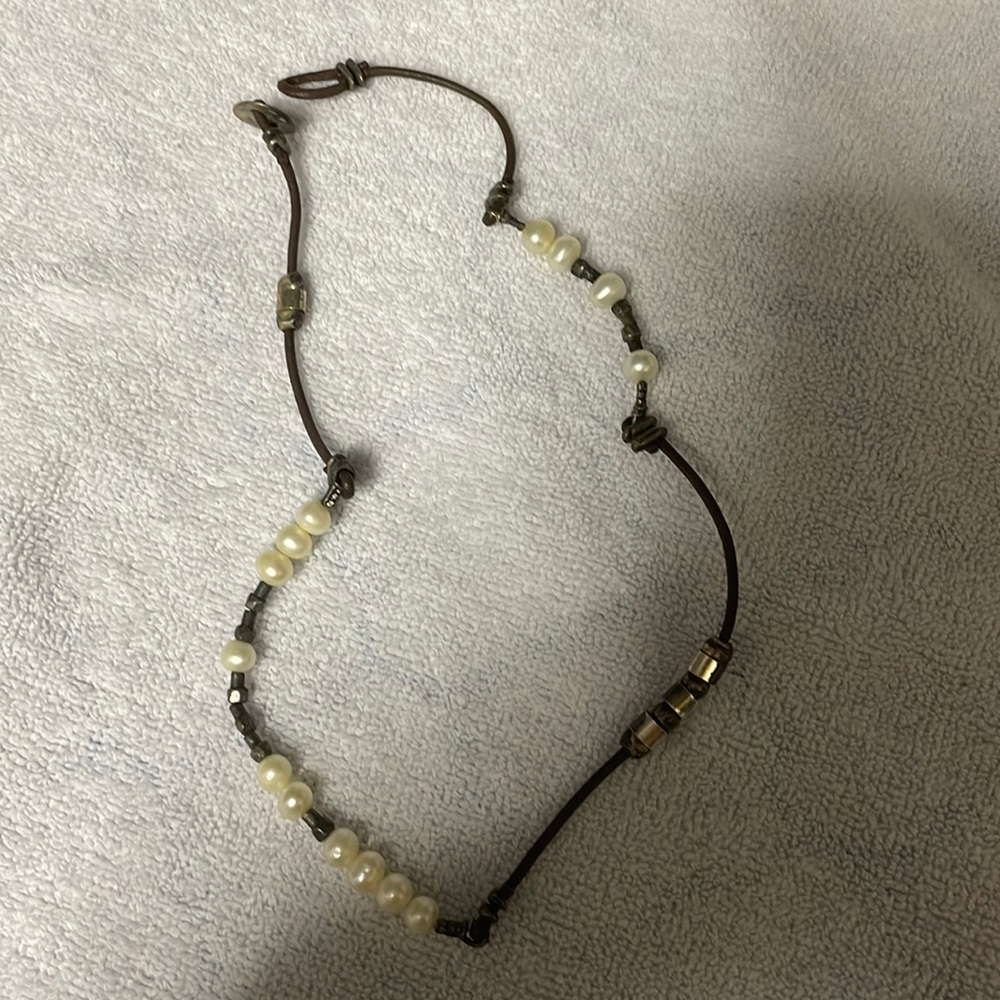 Beaded necklace short choker type